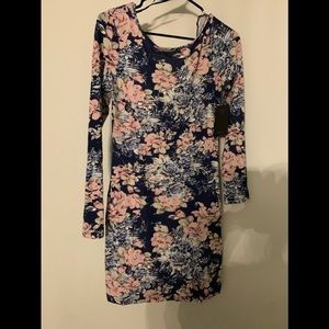 Long sleeve large floral GUESS dress tags on